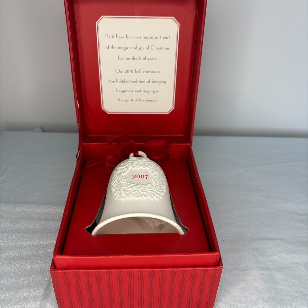 HALLMARK 2007 Porcelain Bell Christmas Holiday Ornament Ribbon w/Box Wreath - Picture 6 of 8